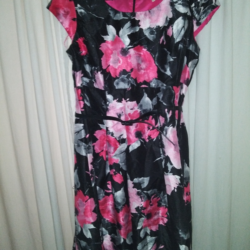 House Of CB Floral dress - Picture 2 of 7